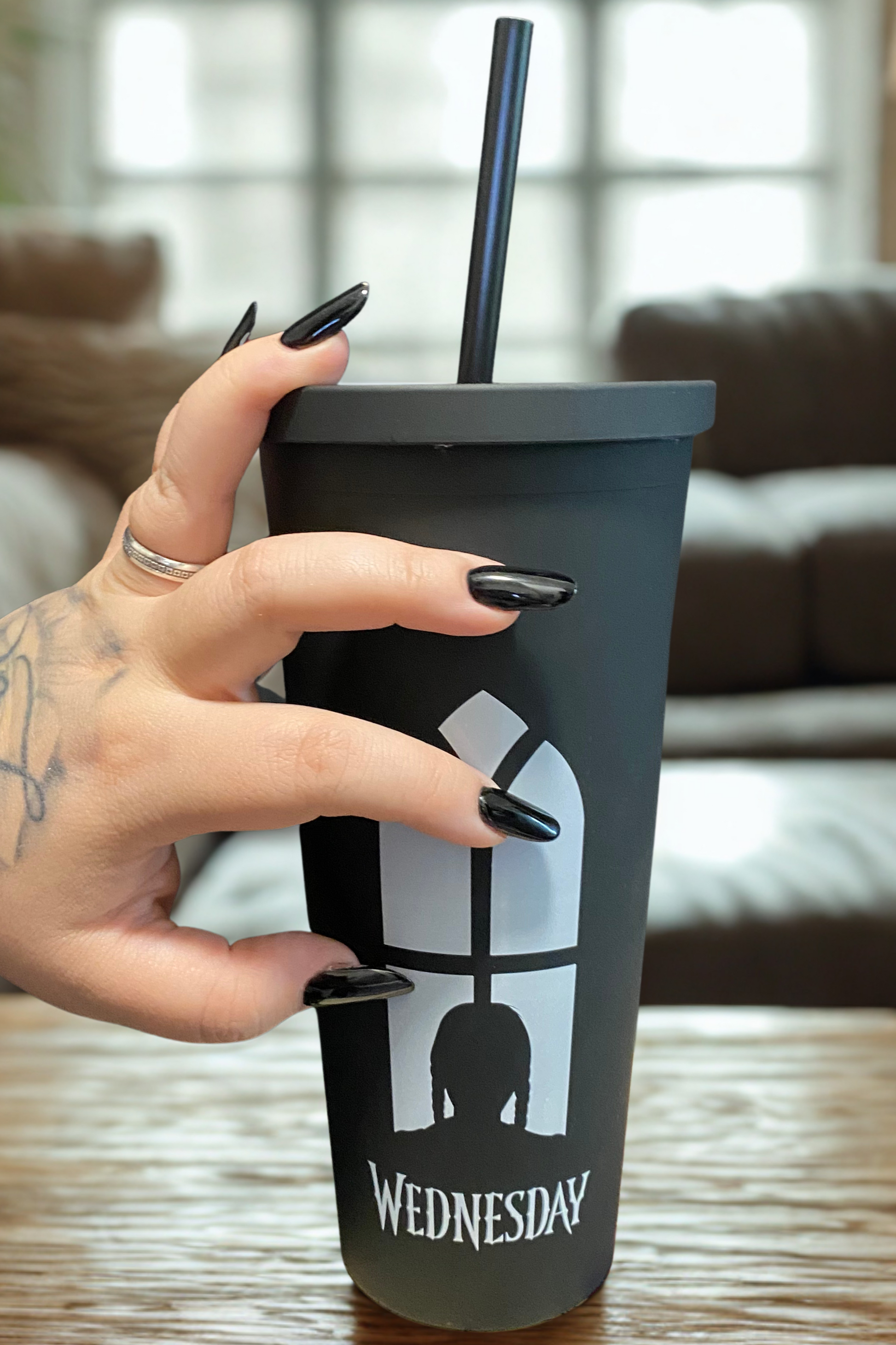 Tazza con cannuccia Mercoledì